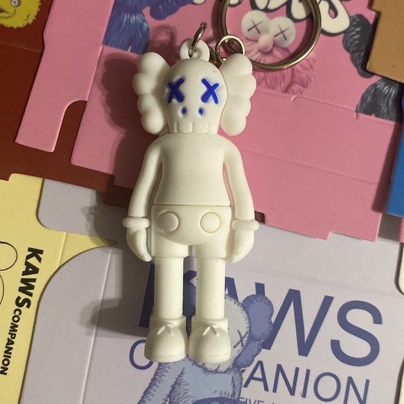 KDOLL KEYCHAIN - Picture 2 of 2